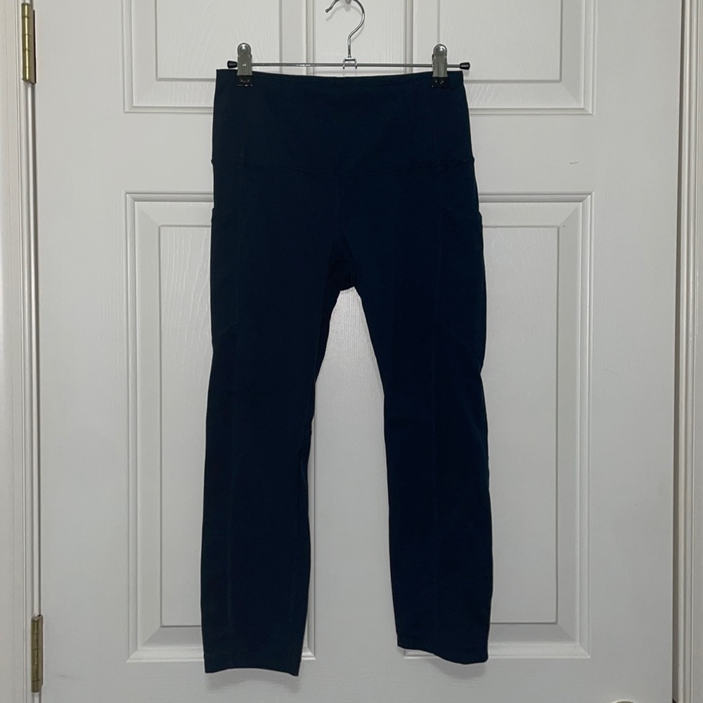 BLUE CROPPED LEGGINGS